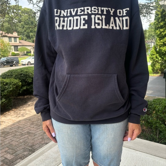 University of Rhode Island sweatshirt, size medium - Picture 5 of 5